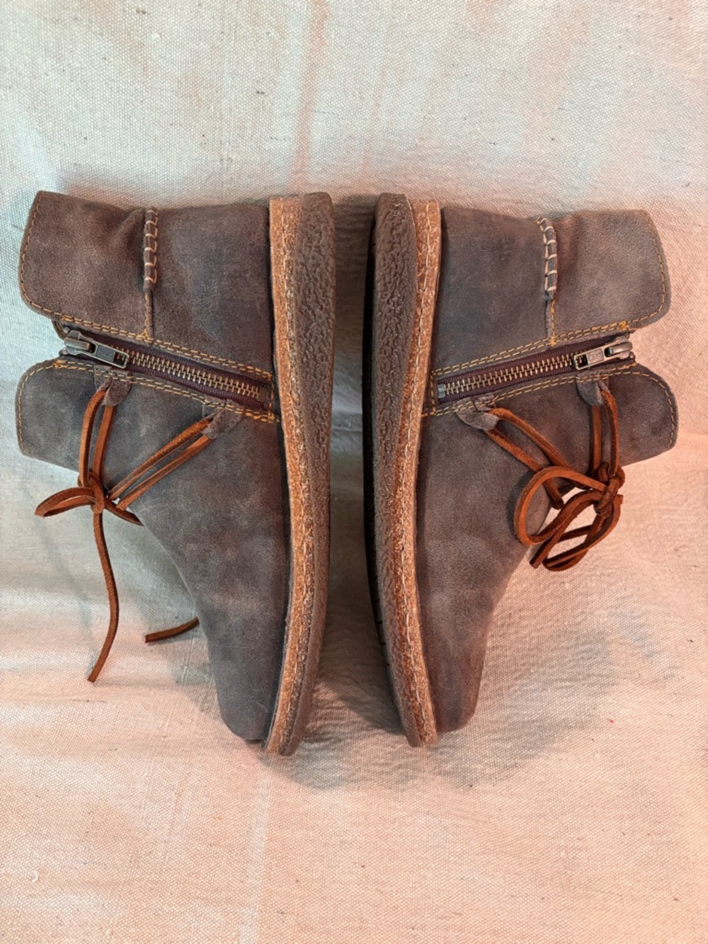 Born EUC Calyn distressed leather ankle boots - Picture 4 of 13